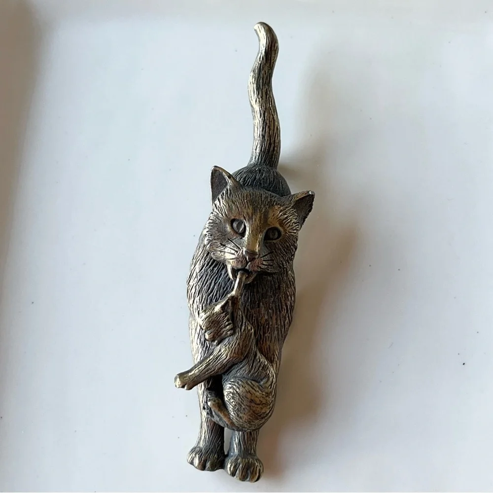 JJ Jonette Mother Cat with Kitten Gold And Bronze Tone Brooch